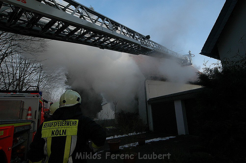 Feuer Einfamilienhaus Koeln Suerth Rotdornallee P28.jpg